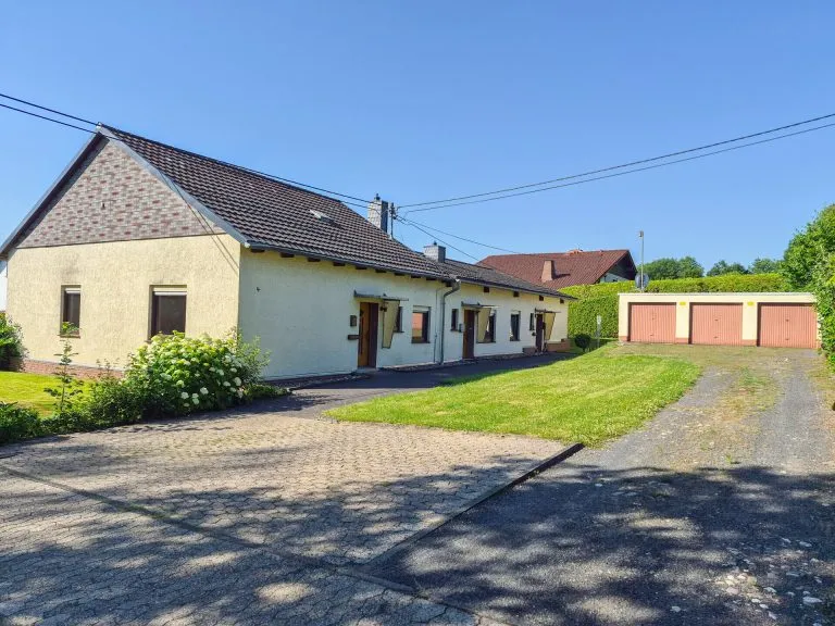 Immobilienangebot - Puderbach VG - Alle - Gepflegtes 3-Parteienhaus im Bungalowstil in zentraler Wohnlage von Puderbach zu verkaufen!
