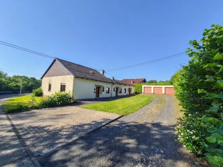 Immobilienangebot - Puderbach VG - Alle - Gepflegtes 3-Parteienhaus im Bungalowstil in zentraler Wohnlage von Puderbach zu verkaufen!