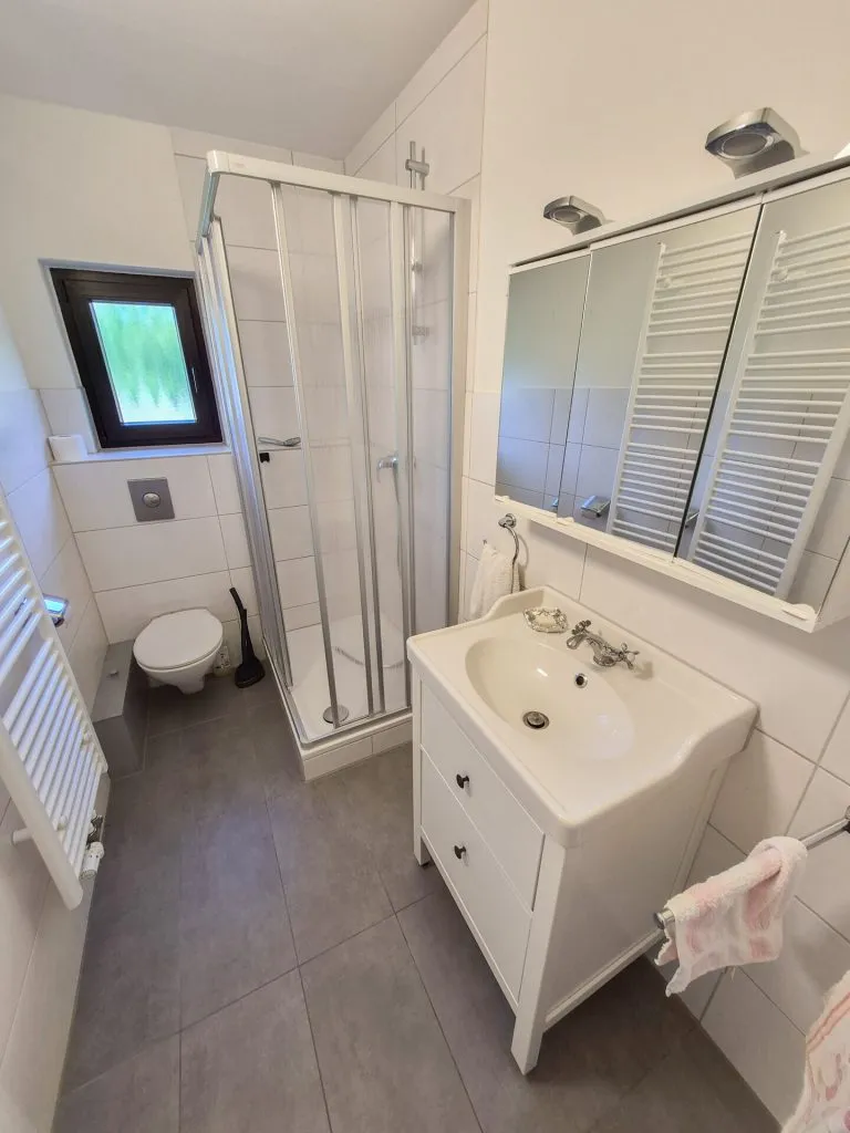 Immobilienangebot - Puderbach VG - Alle - Gepflegtes 3-Parteienhaus im Bungalowstil in zentraler Wohnlage von Puderbach zu verkaufen!