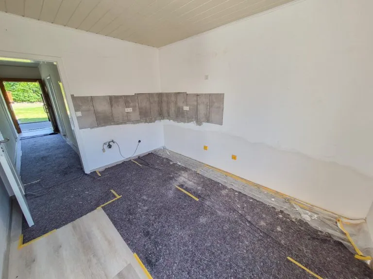 Immobilienangebot - Puderbach VG - Alle - Gepflegtes 3-Parteienhaus im Bungalowstil in zentraler Wohnlage von Puderbach zu verkaufen!