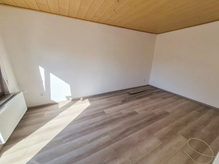 Immobilienangebot - Puderbach VG - Alle - Gepflegtes 3-Parteienhaus im Bungalowstil in zentraler Wohnlage von Puderbach zu verkaufen!