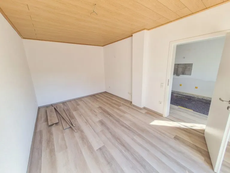 Immobilienangebot - Puderbach VG - Alle - Gepflegtes 3-Parteienhaus im Bungalowstil in zentraler Wohnlage von Puderbach zu verkaufen!