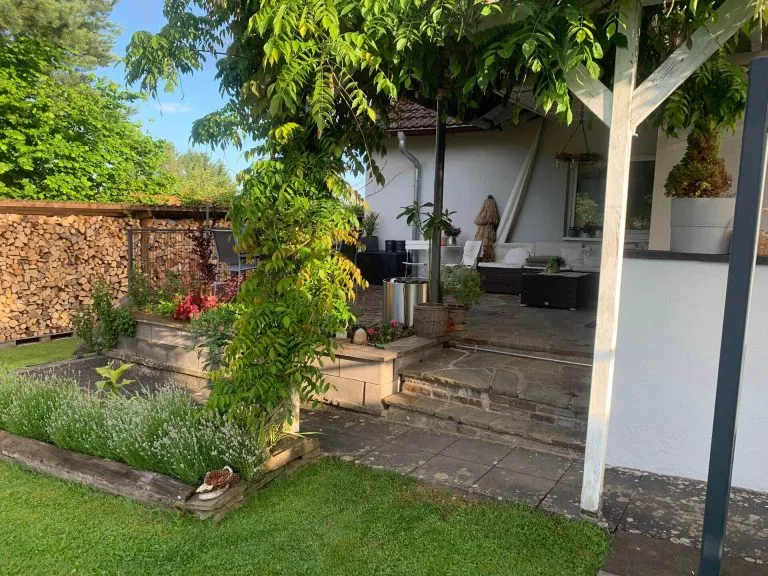 Immobilienangebot - Puderbach VG - Alle - TRAUMLAGE - Top-sanierter Bungalow in absoluter Ortsrandlage zu verkaufen!