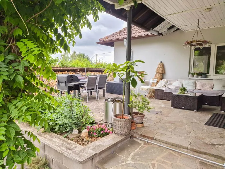 Immobilienangebot - Puderbach VG - Alle - TRAUMLAGE - Top-sanierter Bungalow in absoluter Ortsrandlage zu verkaufen!