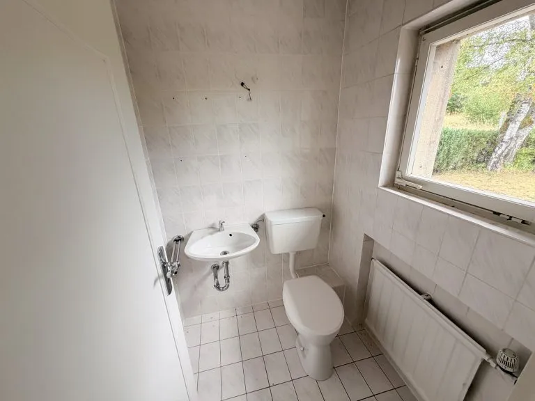 Immobilienangebot - Windeck - Alle - **RESERVIERT**
Großzügiges, gepflegtes Einfamilienhaus mit ELW, Poolhaus, Sauna & Traumhafte Aussicht in Windeck!