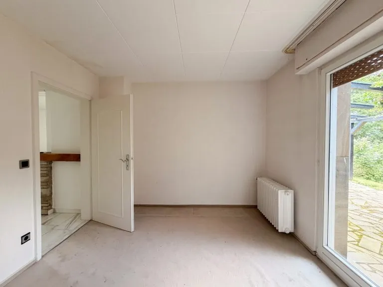 Immobilienangebot - Windeck - Alle - **RESERVIERT**
Großzügiges, gepflegtes Einfamilienhaus mit ELW, Poolhaus, Sauna & Traumhafte Aussicht in Windeck!