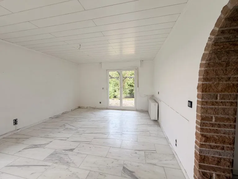 Immobilienangebot - Windeck - Alle - **RESERVIERT**
Großzügiges, gepflegtes Einfamilienhaus mit ELW, Poolhaus, Sauna & Traumhafte Aussicht in Windeck!