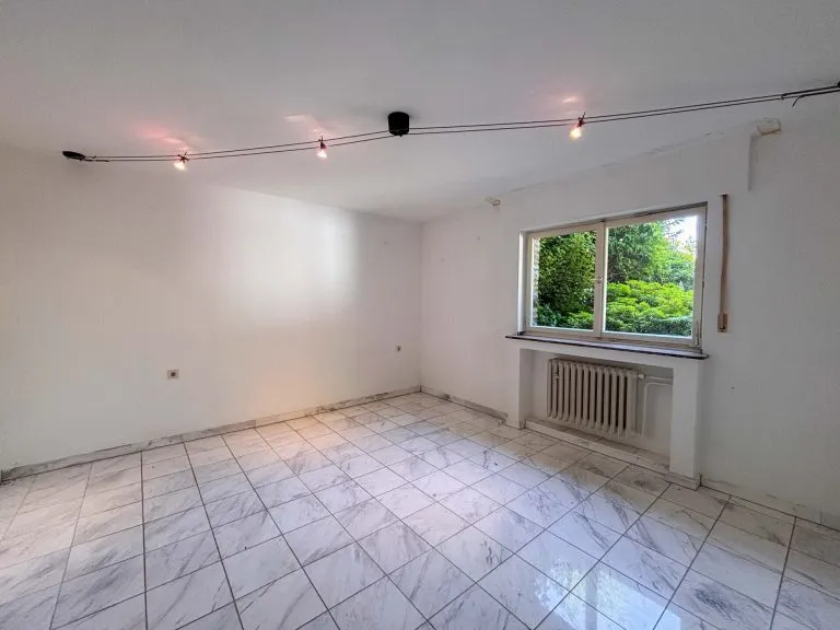 Immobilienangebot - Windeck - Alle - **RESERVIERT**
Großzügiges, gepflegtes Einfamilienhaus mit ELW, Poolhaus, Sauna & Traumhafte Aussicht in Windeck!