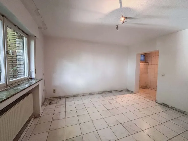 Immobilienangebot - Windeck - Alle - **RESERVIERT**
Großzügiges, gepflegtes Einfamilienhaus mit ELW, Poolhaus, Sauna & Traumhafte Aussicht in Windeck!