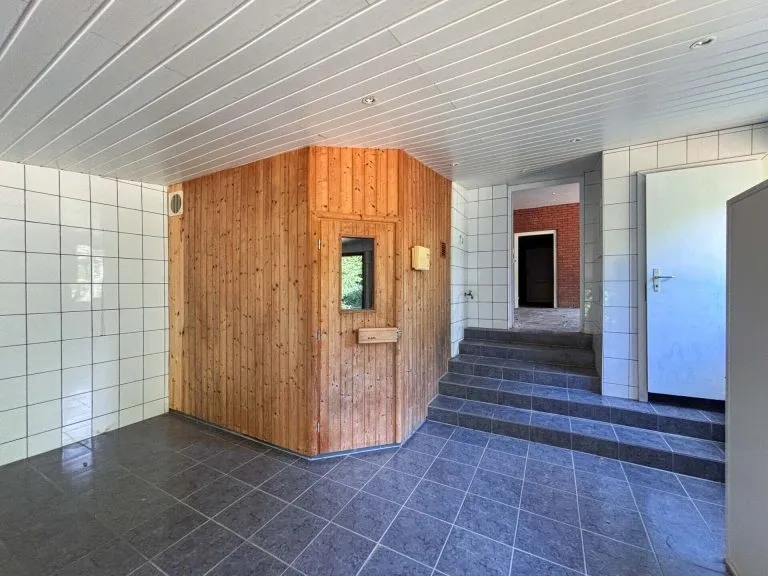 Immobilienangebot - Windeck - Alle - **RESERVIERT**
Großzügiges, gepflegtes Einfamilienhaus mit ELW, Poolhaus, Sauna & Traumhafte Aussicht in Windeck!