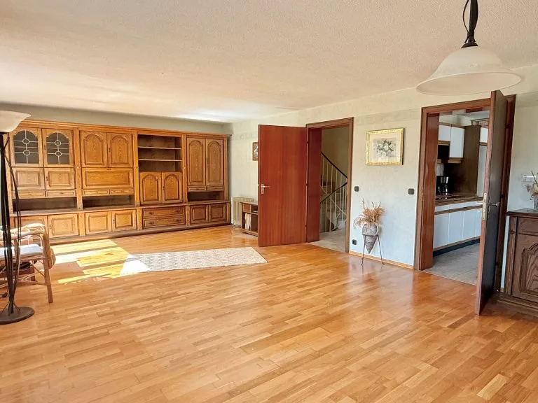 Immobilienangebot - Merkelbach - Alle - Zwei Häuser, ein Grundstück - vielseitige Möglichkeiten nahe Hachenburg!