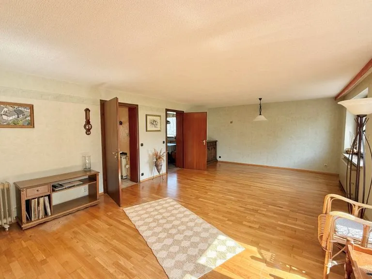 Immobilienangebot - Merkelbach - Alle - Zwei Häuser, ein Grundstück - vielseitige Möglichkeiten nahe Hachenburg!