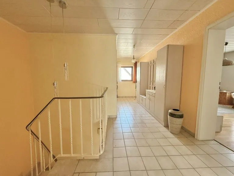 Immobilienangebot - Merkelbach - Alle - Zwei Häuser, ein Grundstück - vielseitige Möglichkeiten nahe Hachenburg!