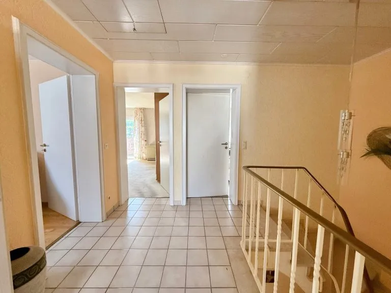 Immobilienangebot - Merkelbach - Alle - Zwei Häuser, ein Grundstück - vielseitige Möglichkeiten nahe Hachenburg!