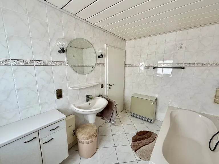 Immobilienangebot - Merkelbach - Alle - Zwei Häuser, ein Grundstück - vielseitige Möglichkeiten nahe Hachenburg!