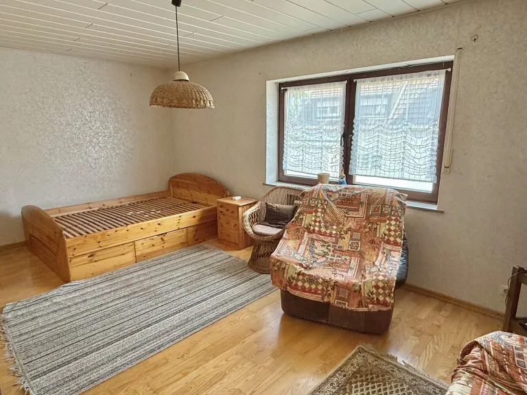 Immobilienangebot - Merkelbach - Alle - Zwei Häuser, ein Grundstück - vielseitige Möglichkeiten nahe Hachenburg!