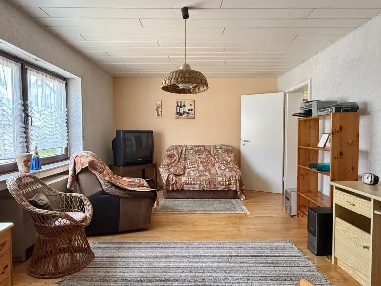 Immobilienangebot - Merkelbach - Alle - Zwei Häuser, ein Grundstück - vielseitige Möglichkeiten nahe Hachenburg!