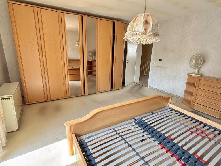 Immobilienangebot - Merkelbach - Alle - Zwei Häuser, ein Grundstück - vielseitige Möglichkeiten nahe Hachenburg!