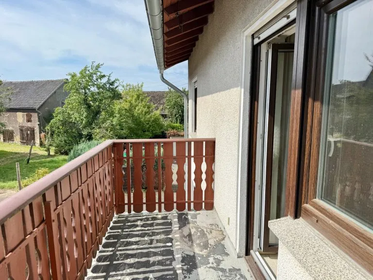 Immobilienangebot - Merkelbach - Alle - Zwei Häuser, ein Grundstück - vielseitige Möglichkeiten nahe Hachenburg!