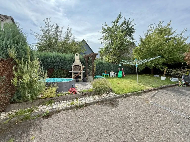 Immobilienangebot - Merkelbach - Alle - Zwei Häuser, ein Grundstück - vielseitige Möglichkeiten nahe Hachenburg!
