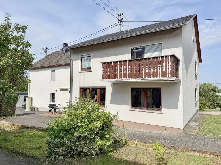 Immobilienangebot - Merkelbach - Alle - Zwei Häuser, ein Grundstück - vielseitige Möglichkeiten nahe Hachenburg!