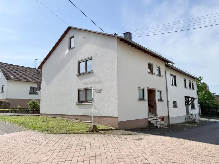 Immobilienangebot - Merkelbach - Alle - Zwei Häuser, ein Grundstück - vielseitige Möglichkeiten nahe Hachenburg!