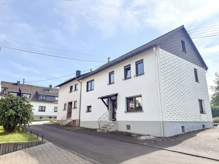 Immobilienangebot - Merkelbach - Alle - Zwei Häuser, ein Grundstück - vielseitige Möglichkeiten nahe Hachenburg!