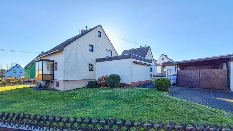 Immobilienangebot - Langenhahn - Alle - Großzügiges Einfamilienhaus mit Garten zur Miete!