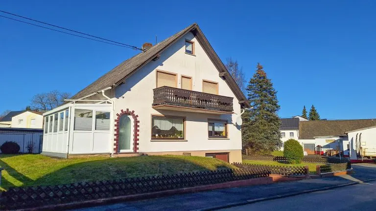 Immobilienangebot - Langenhahn - Alle - Großzügiges Einfamilienhaus mit Garten zur Miete!