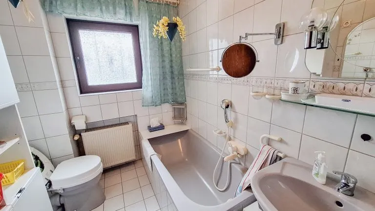 Immobilienangebot - Langenhahn - Alle - Großzügiges Einfamilienhaus mit Garten zur Miete!