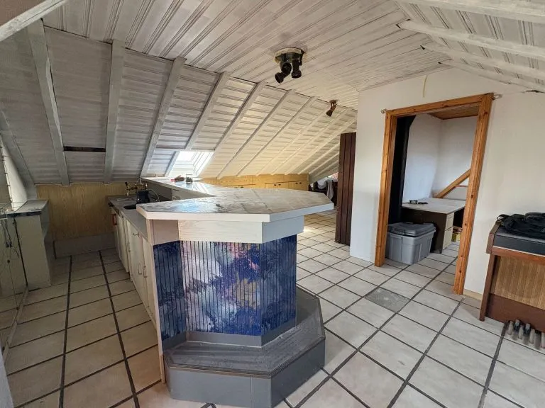 Immobilienangebot - Langenhahn - Alle - Charmantes Einfamilienhaus mit Doppelgarage, Balkon, Terrasse & großzügigem Garten in ruhiger Lage!