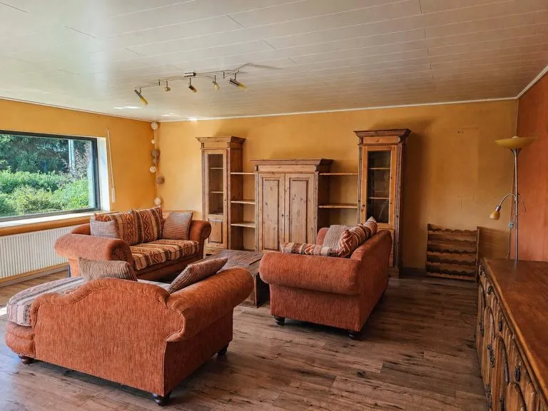 Immobilienangebot - Langenhahn - Alle - Charmantes Einfamilienhaus mit Doppelgarage, Balkon, Terrasse & großzügigem Garten in ruhiger Lage!