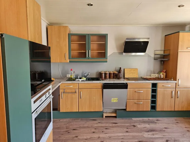 Immobilienangebot - Langenhahn - Alle - Charmantes Einfamilienhaus mit Doppelgarage, Balkon, Terrasse & großzügigem Garten in ruhiger Lage!