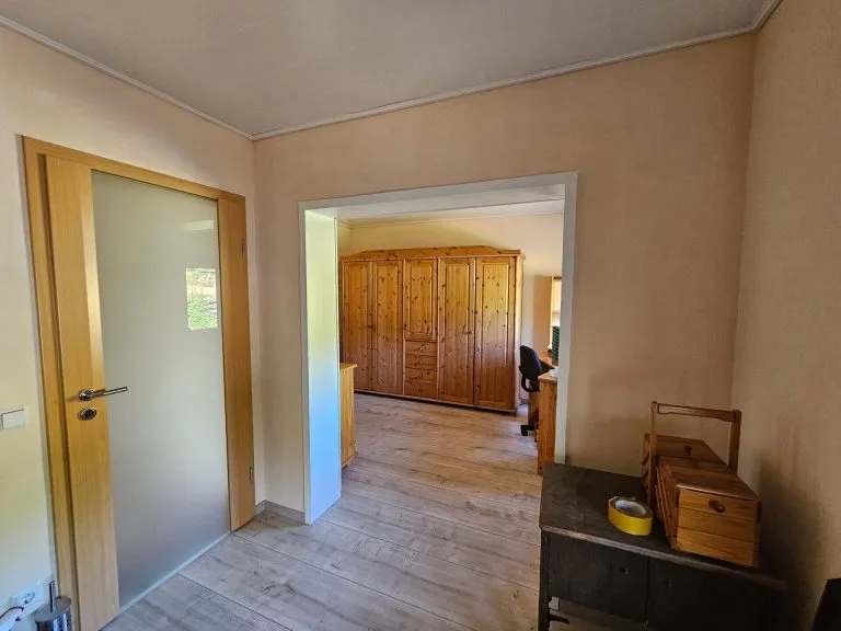 Immobilienangebot - Langenhahn - Alle - Charmantes Einfamilienhaus mit Doppelgarage, Balkon, Terrasse & großzügigem Garten in ruhiger Lage!