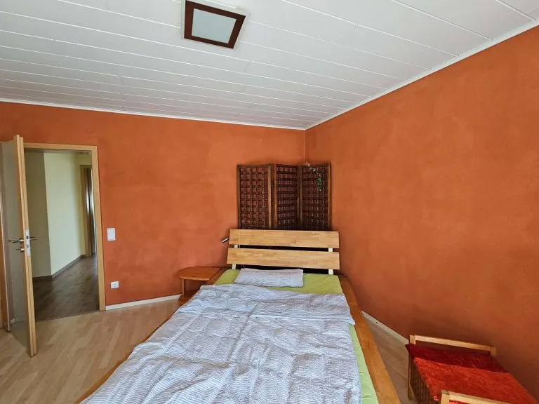 Immobilienangebot - Langenhahn - Alle - Charmantes Einfamilienhaus mit Doppelgarage, Balkon, Terrasse & großzügigem Garten in ruhiger Lage!