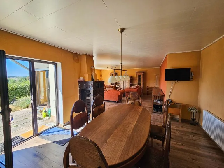 Immobilienangebot - Langenhahn - Alle - Charmantes Einfamilienhaus mit Doppelgarage, Balkon, Terrasse & großzügigem Garten in ruhiger Lage!