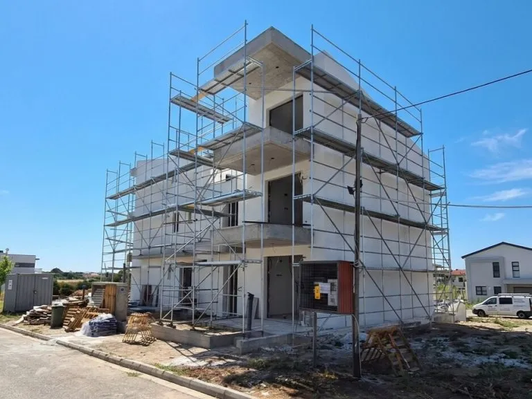 Immobilienangebot - Chalkidiki - Alle - Exklusiver Neubau in Traumlage – Nur 300 Meter vom feinsandigen Strand entfernt!
