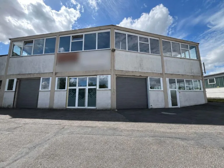 Immobilienangebot - Sörth - Alle - Vielseitige Gewerbehalle mit ca. 323 m², Büro & Sanitärbereich