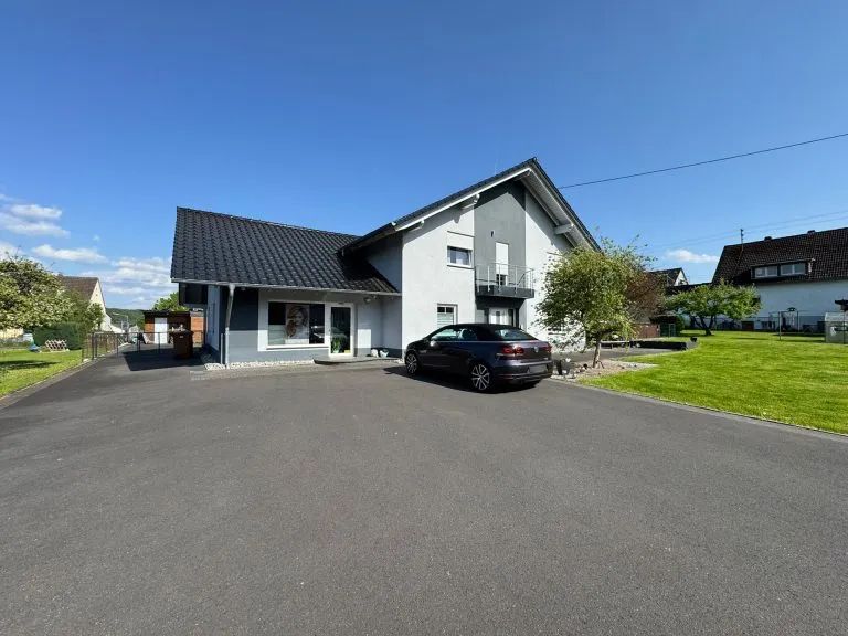 Immobilienangebot - Fürthen - Alle - Modernes Einfamilienhaus mit stilvollem Garten, Pool & eigenem Friseursalon in ruhiger Lage nahe Hamm