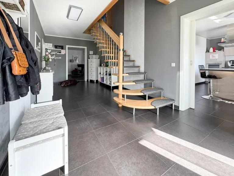 Immobilienangebot - Fürthen - Alle - Modernes Einfamilienhaus mit stilvollem Garten, Pool & eigenem Friseursalon in ruhiger Lage nahe Hamm