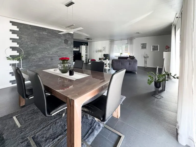 Immobilienangebot - Fürthen - Alle - Modernes Einfamilienhaus mit stilvollem Garten, Pool & eigenem Friseursalon in ruhiger Lage nahe Hamm