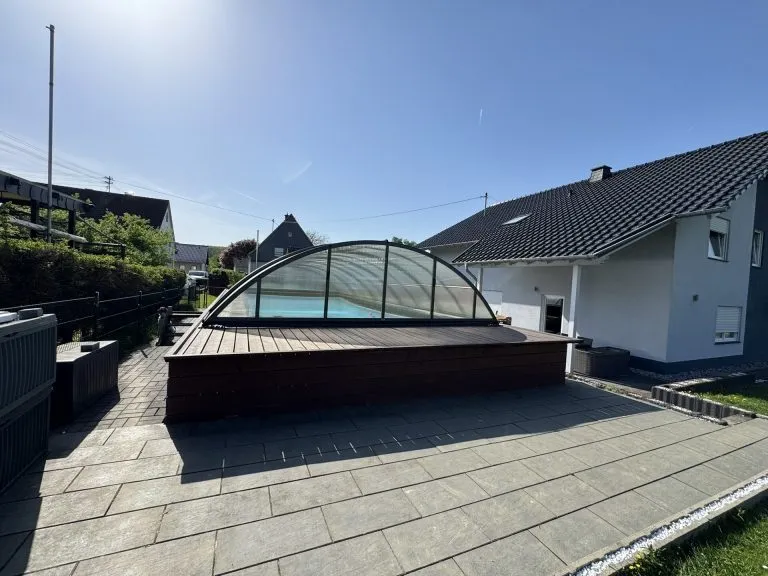 Immobilienangebot - Fürthen - Alle - Modernes Einfamilienhaus mit stilvollem Garten, Pool & eigenem Friseursalon in ruhiger Lage nahe Hamm