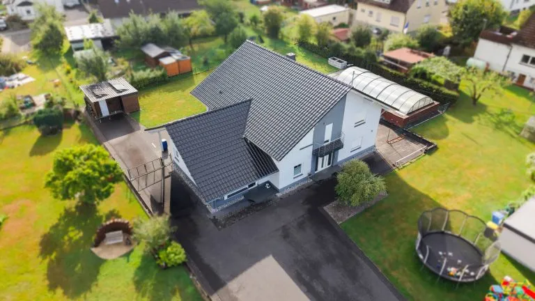 Immobilienangebot - Fürthen - Alle - Modernes Einfamilienhaus mit stilvollem Garten, Pool & eigenem Friseursalon in ruhiger Lage nahe Hamm