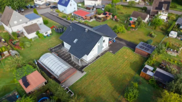 Immobilienangebot - Fürthen - Alle - Modernes Einfamilienhaus mit stilvollem Garten, Pool & eigenem Friseursalon in ruhiger Lage nahe Hamm