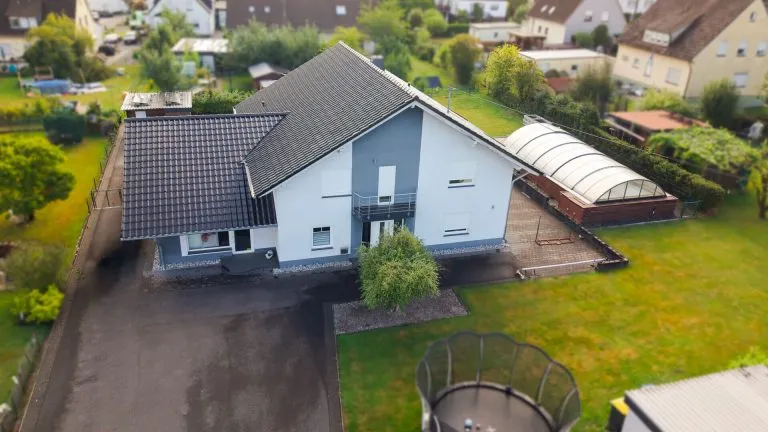Immobilienangebot - Fürthen - Alle - Modernes Einfamilienhaus mit stilvollem Garten, Pool & eigenem Friseursalon in ruhiger Lage nahe Hamm