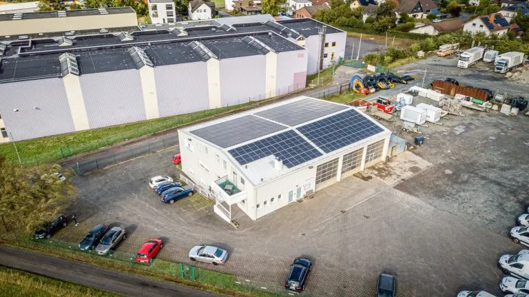 Immobilienangebot - Hachenburg - Alle - Großer Gewerbekomplex mit Bürogebäude, Werkstatt-/Halle, Freifläche und PV-Anlage!