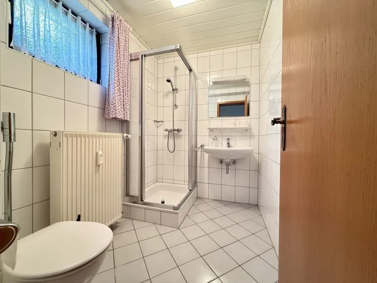 Immobilienangebot - VG Kirchen - Alle - Wohnen mit vielen Möglichkeiten – Einfamilienhaus mit Einliegerwohnung!