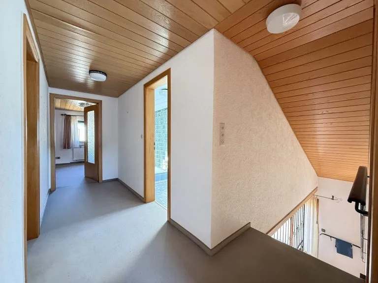 Immobilienangebot - VG Kirchen - Alle - Wohnen mit vielen Möglichkeiten – Einfamilienhaus mit Einliegerwohnung!