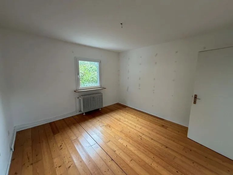 Immobilienangebot - Selbach - Alle - Einfamilienhaus/ Wochenendhaus in ruhiger, grüner Lage mit individuellem Ausbaupotenzial