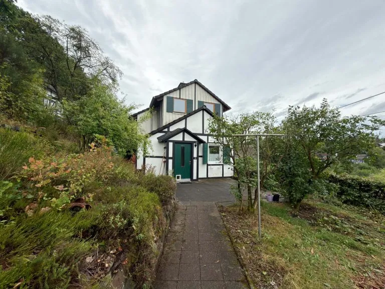 Immobilienangebot - Selbach - Alle - Einfamilienhaus/ Wochenendhaus in ruhiger, grüner Lage mit individuellem Ausbaupotenzial
